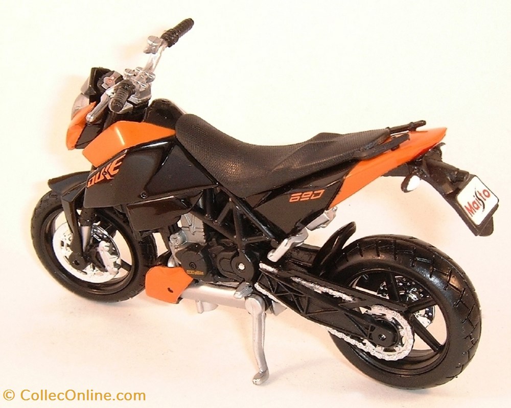 2009 - 690 Duke III 2 modeles reduits motos ktm 2009 690 duke iii