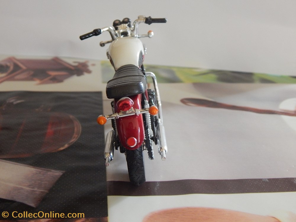 2012 - Bonneville 865 T100 4 modele reduit moto triumph 2012 bonneville 865 t100