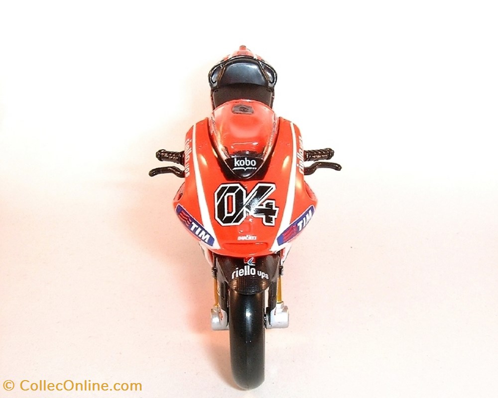 2013 - GP.13 - Andrea Dovizioso 3 modeles reduits motos ducati 2013 gp 13 andrea dovizioso