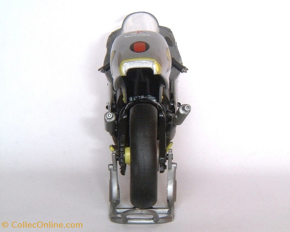 2000 - YZR 250 - Olivier Jacque 4 modeles reduits motos yamaha 2000 yzr 250 olivier jacque