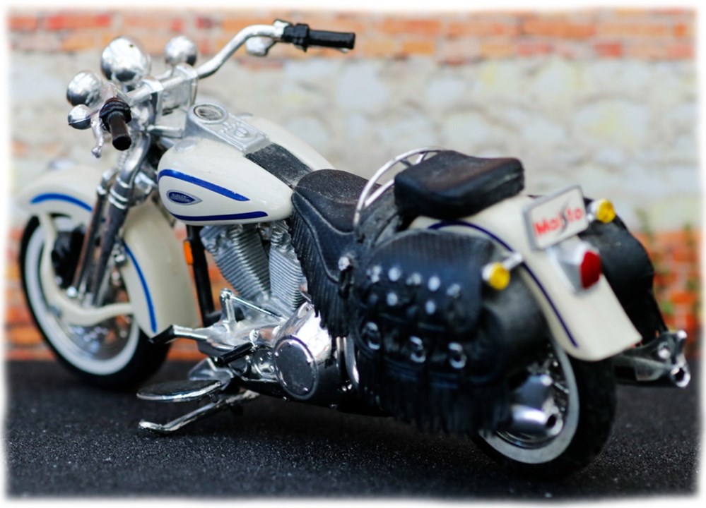 modeles reduits motos harley davidson 1997 flsts 1340 heritage springer