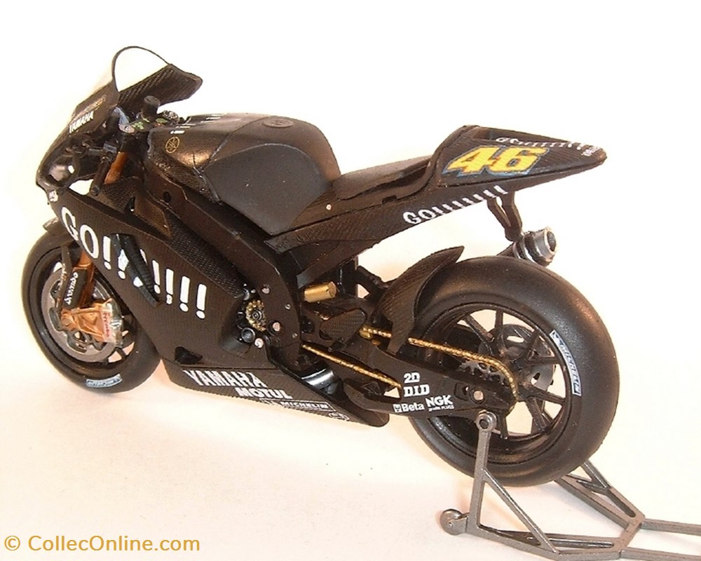 modeles reduits motos yamaha 2005 yzr m1 valentino rossi