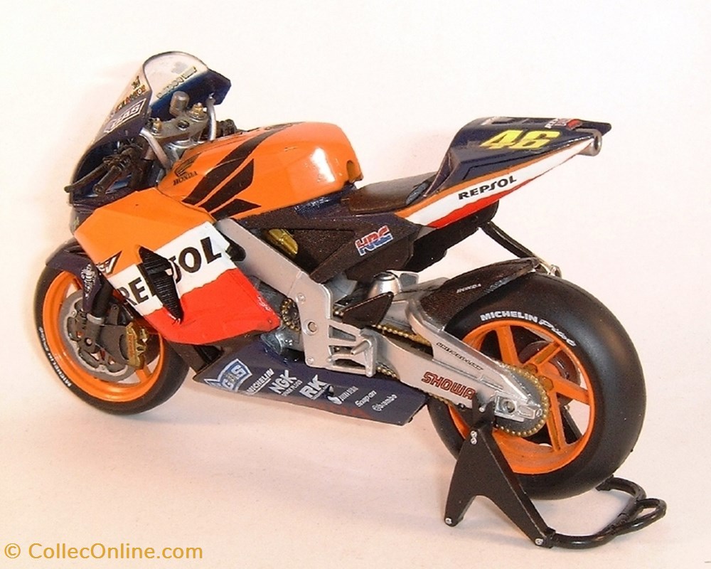 modeles reduits motos honda 2003 rc 211 v valentino rossi