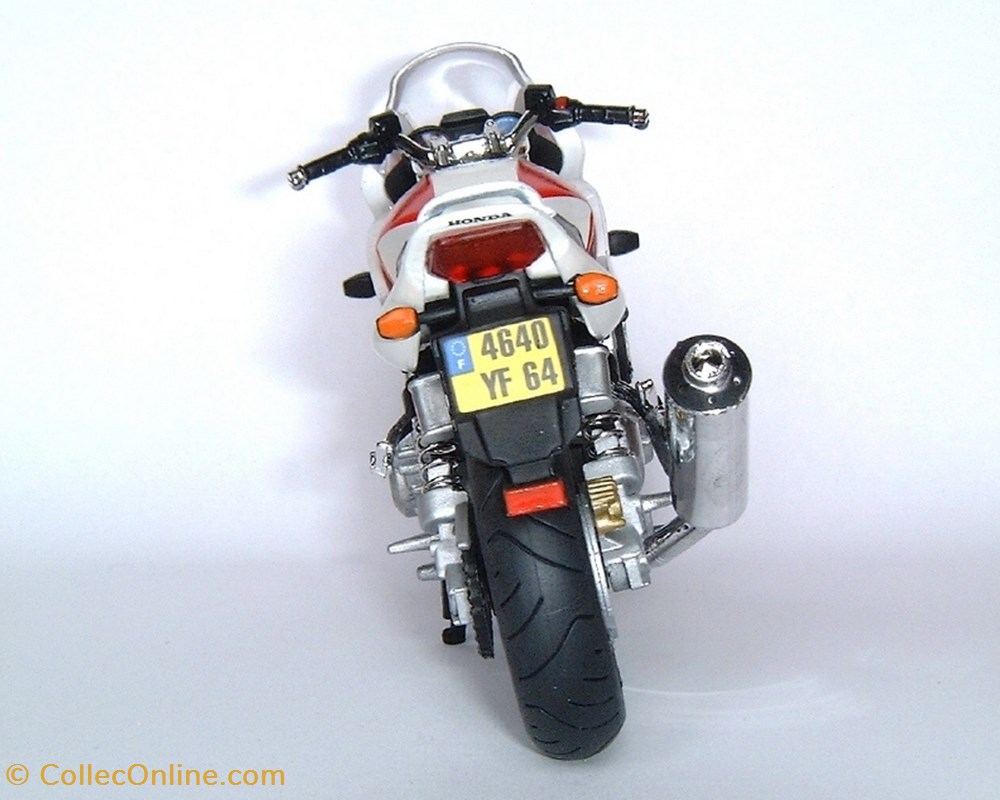 2003 - CB 1300 S 4 modele reduit moto hondum 2003 cb 1300 s