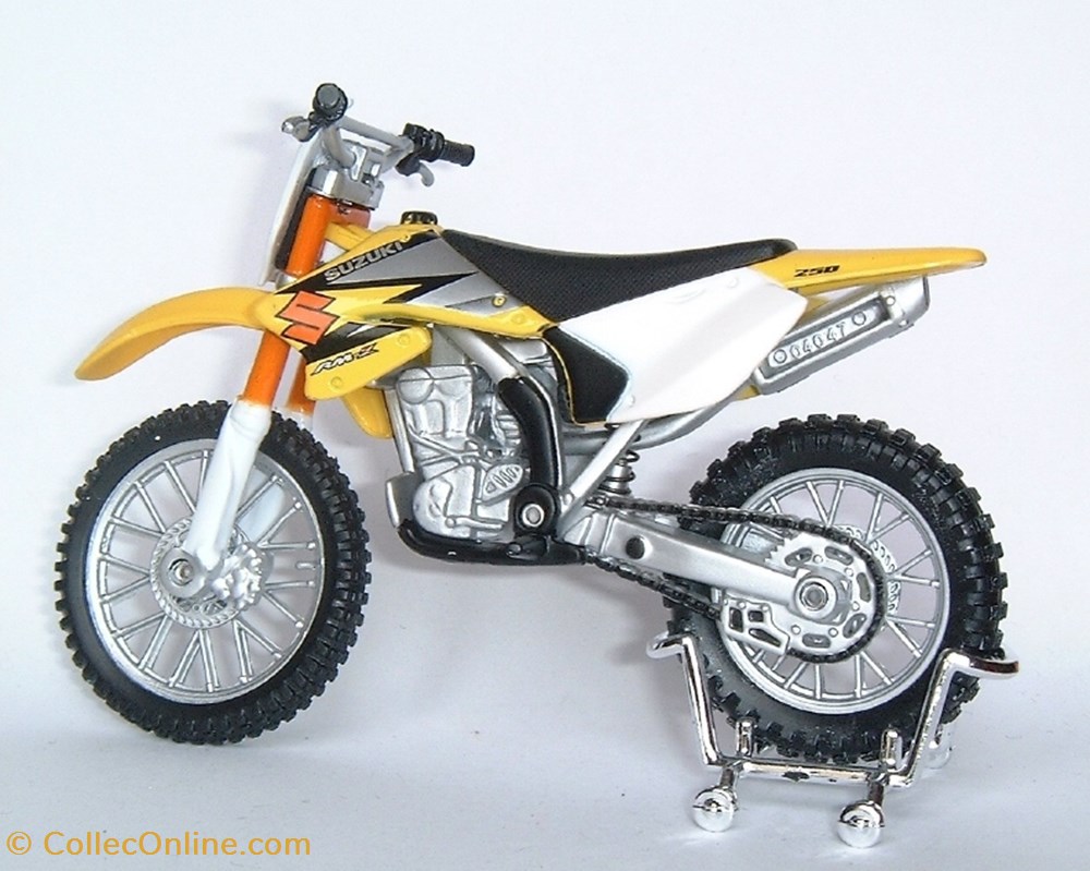 2004 - RM-Z 250 2 modeles reduits motos suzuki 2004 rm z 250