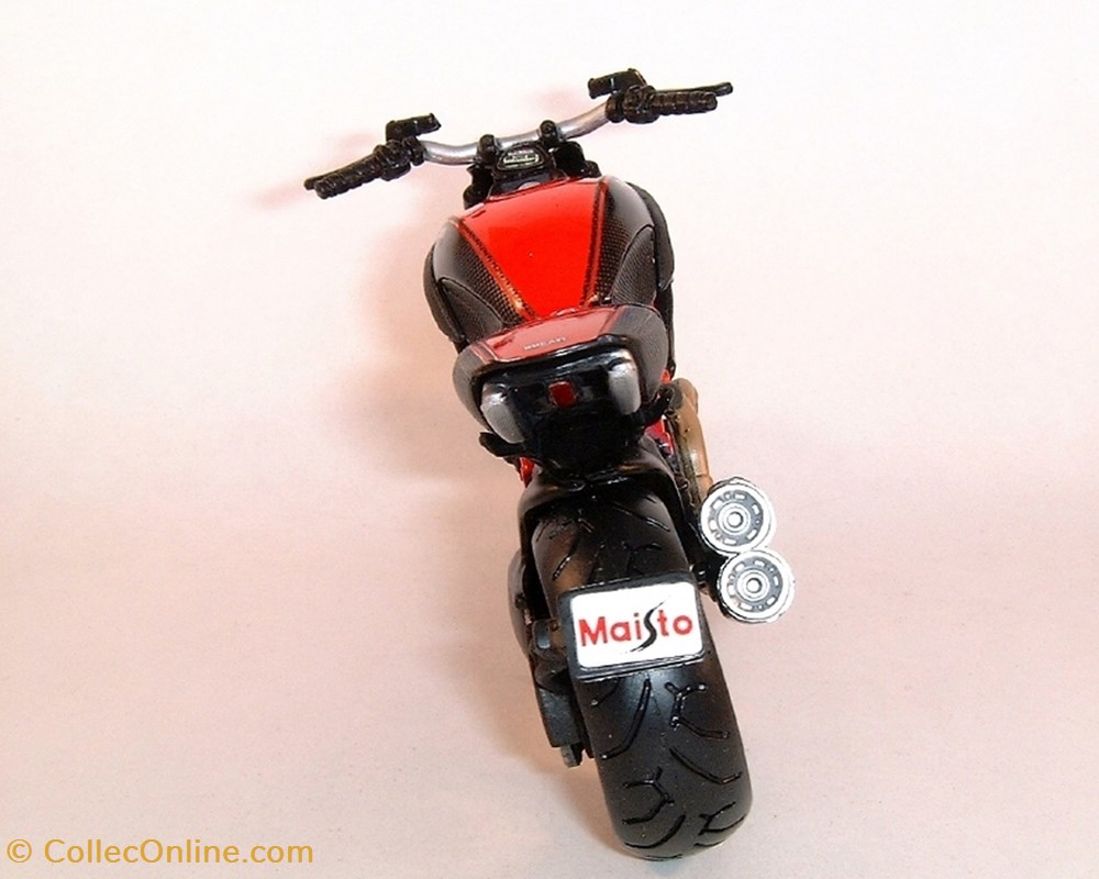 modeles reduits motos ducati 2011 diavel 1198 carbon