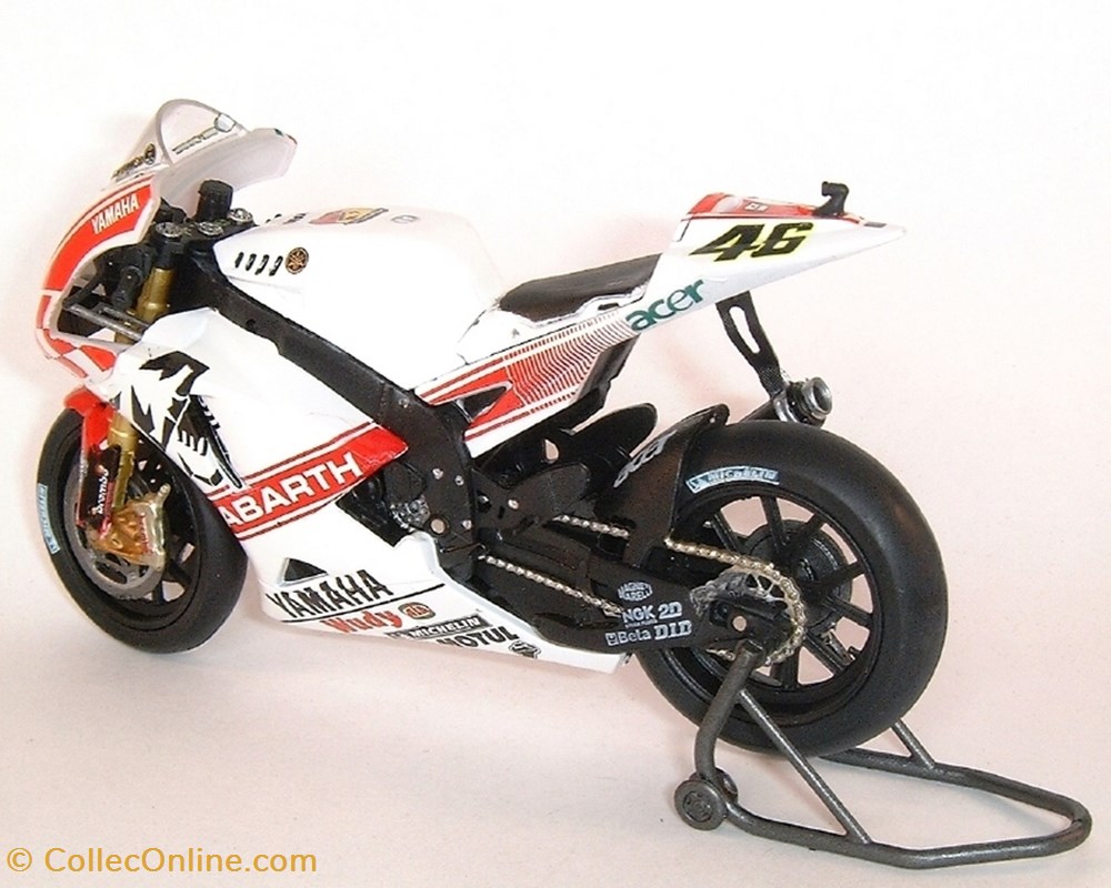 modeles reduits motos yamaha 2007 yzr m1 valentino rossi