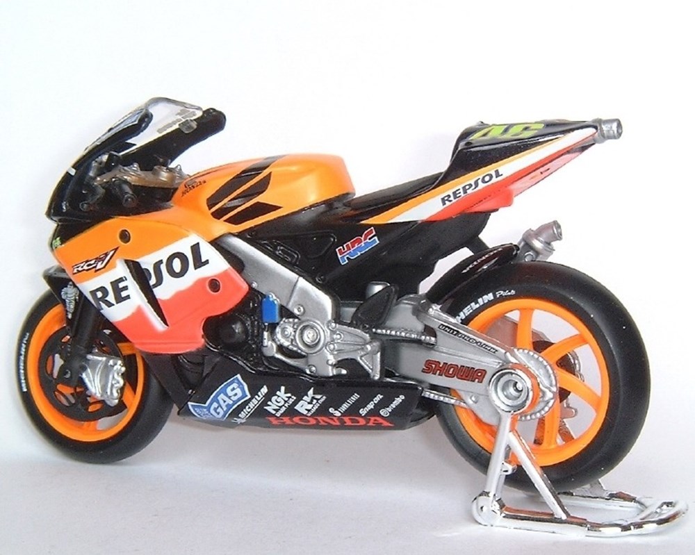 2003 - RC 211 V - Valentino Rossi modeles reduits motos honda 2003 rc 211 v valentino rossi