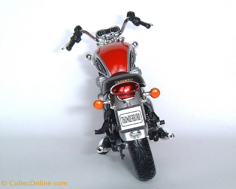 2002 - Thunderbird 900 4 modele reduit moto triumph 2002 thunderbird 900