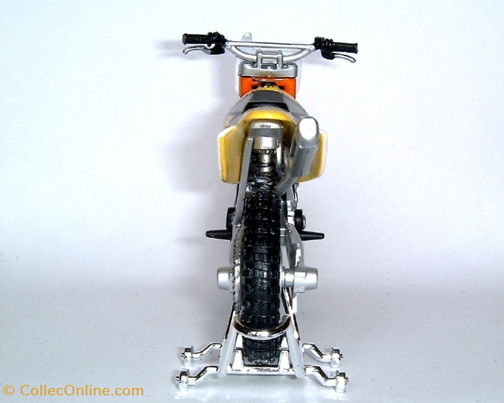 2004 - RM-Z 250 4 modeles reduits motos suzuki 2004 rm z 250