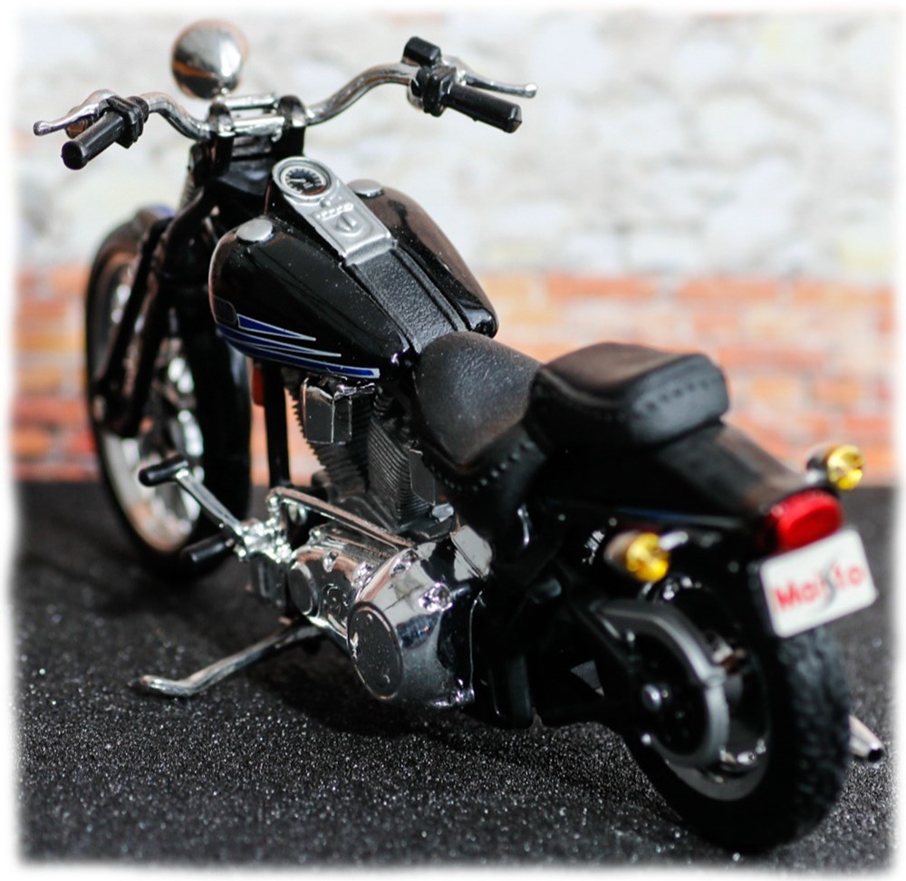 modeles reduits motos harley davidson 1997 fxstsb 1340 bad boy
