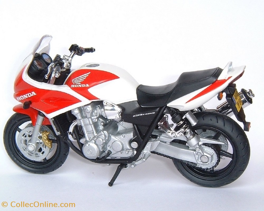 2003 - CB 1300 S 2 modele reduit moto hondum 2003 cb 1300 s