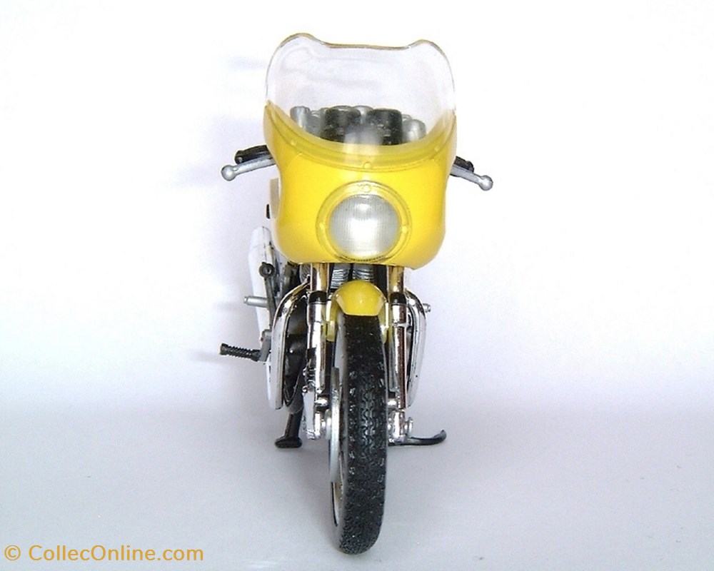 1972 - Commando 750 Production Racer 3 modele reduit moto norton 1972 commando 750 production racer