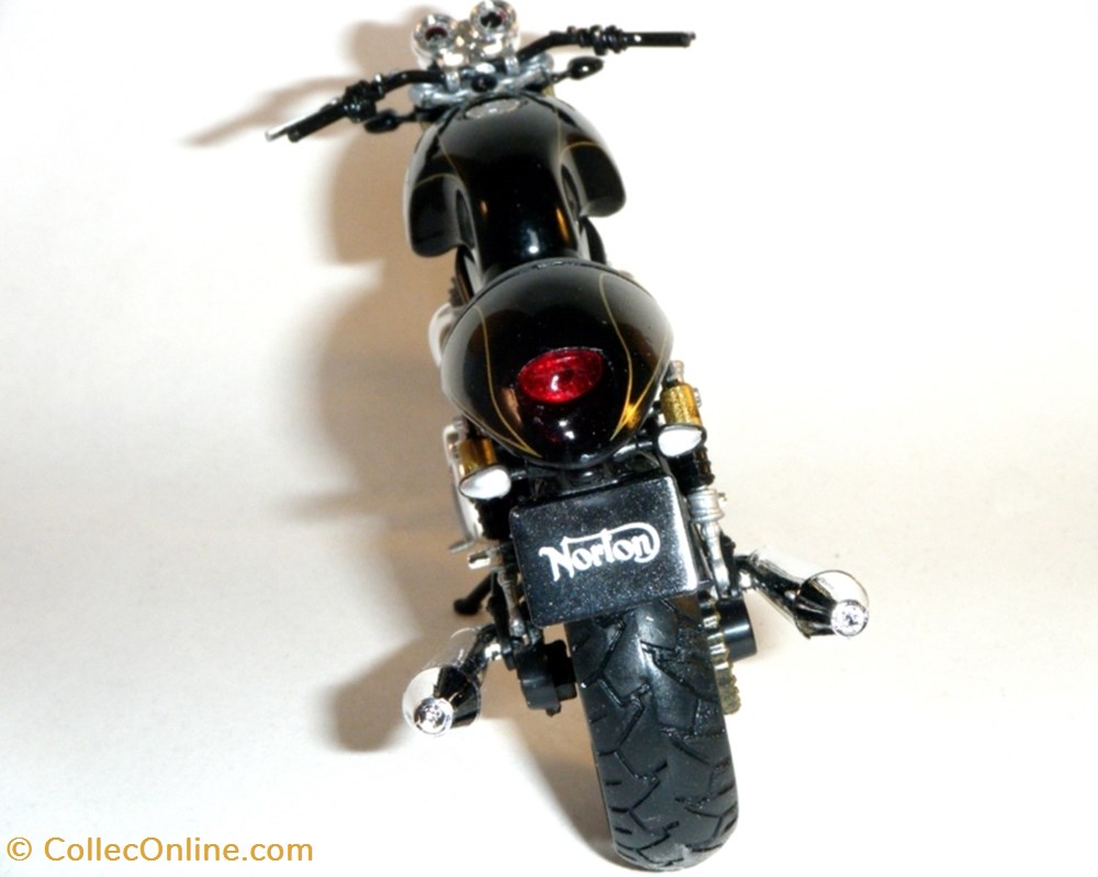 modele reduit moto norton 2011 commando 961 s e