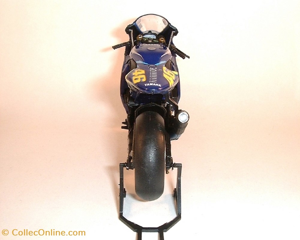 modeles reduits motos yamaha 2004 yzr m1 valentino rossi