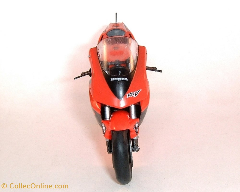 modeles reduits motos honda 2001 rc 211 v valentino rossi