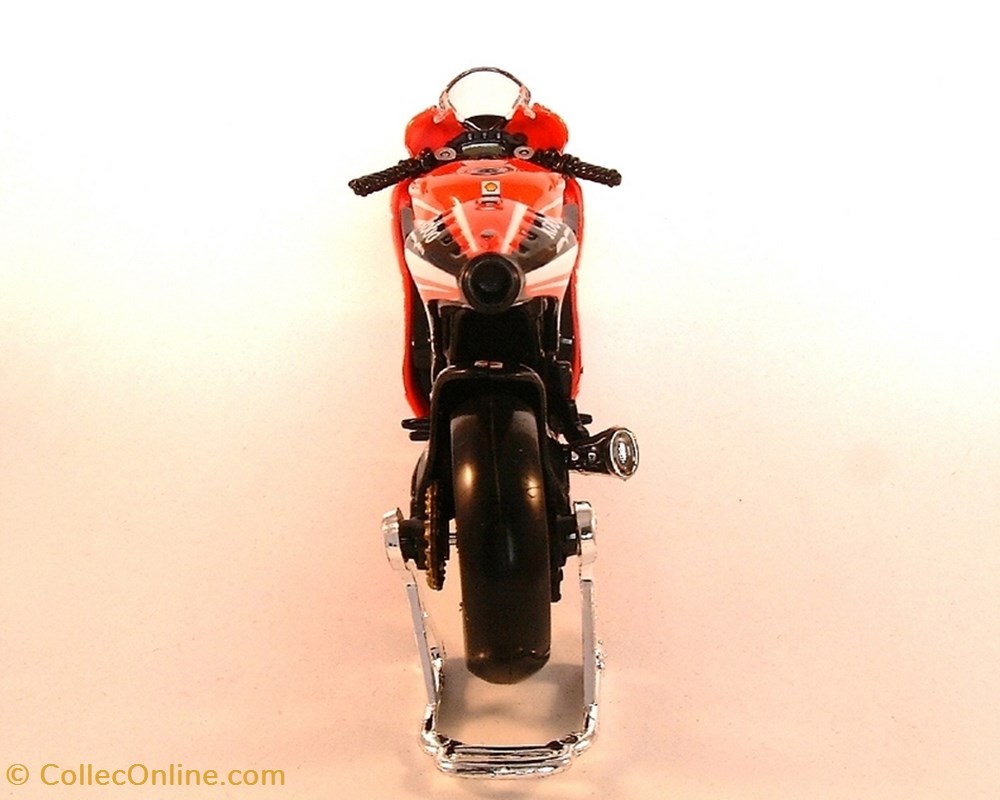 2013 - GP.13 - Andrea Dovizioso 4 modeles reduits motos ducati 2013 gp 13 andrea dovizioso