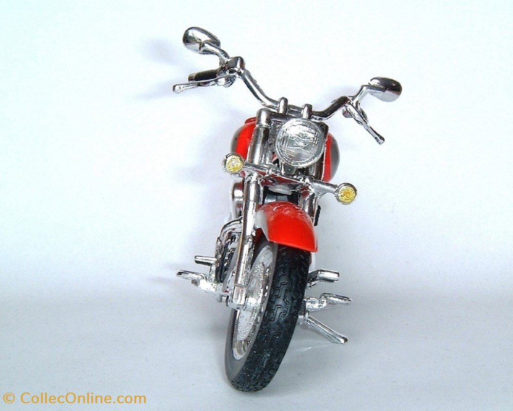 modele reduit moto yamaha 2003 xvz 1600 road star