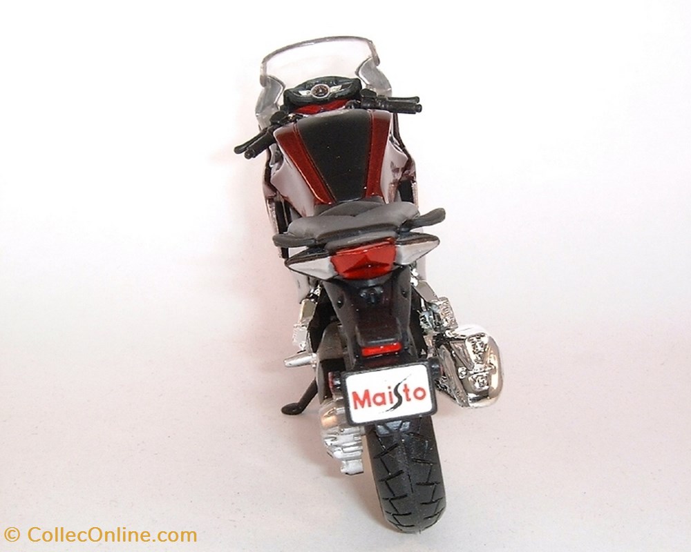 modele reduit moto hondum 2010 vfr 1200 f