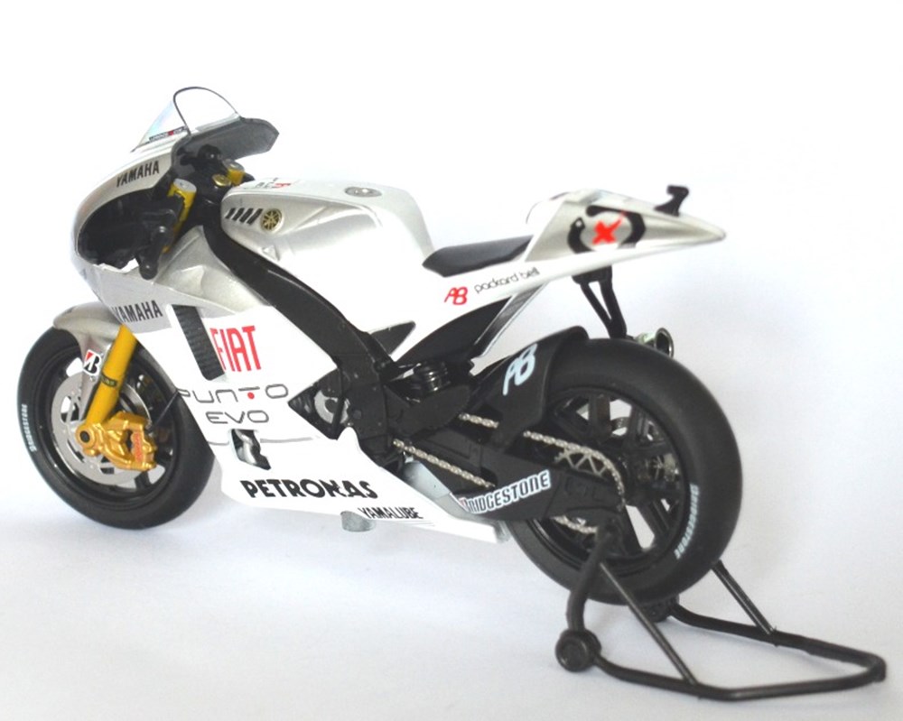 modeles reduits motos yamaha 2009 yzr m1 estoril jorge lorenzo