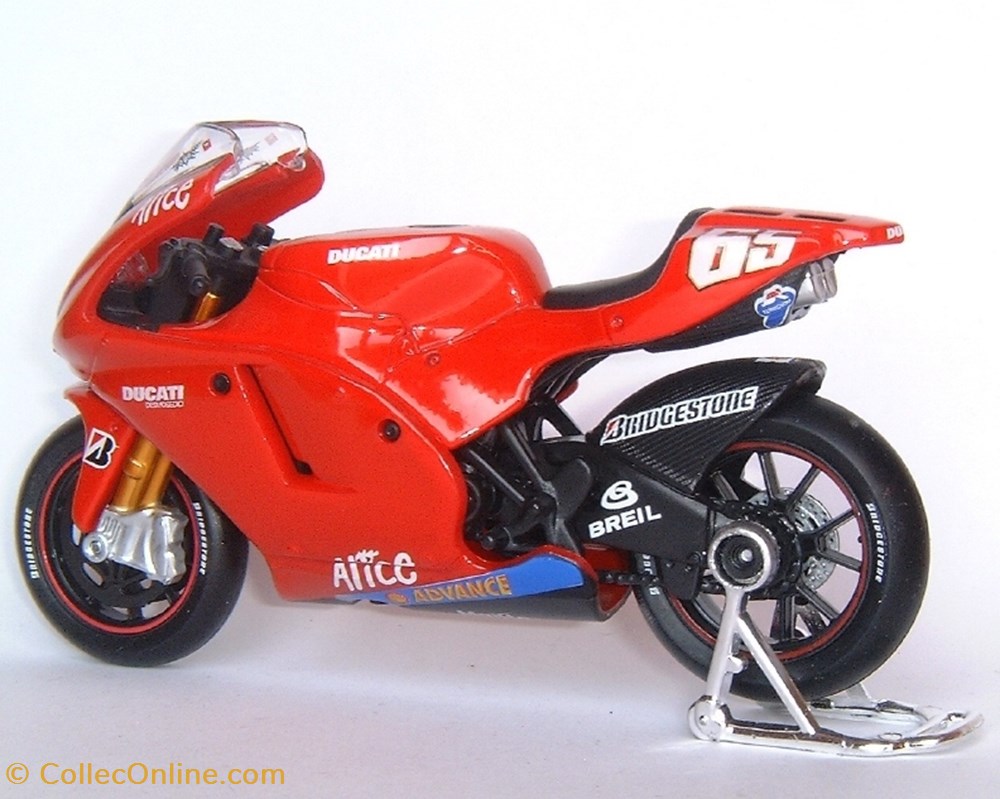 Ducati Desmosedici GP.05 2 modeles reduits motos ducati desmosedici gp 05