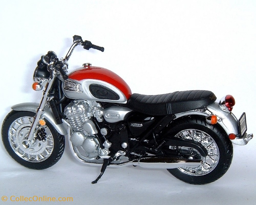 2002 - Thunderbird 900 2 modele reduit moto triumph 2002 thunderbird 900