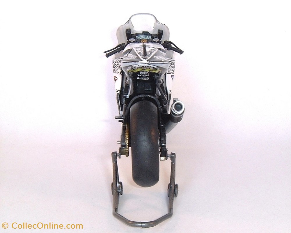 modeles reduits motos yamaha 2010 yzr m1 laguna seca valentino rossi