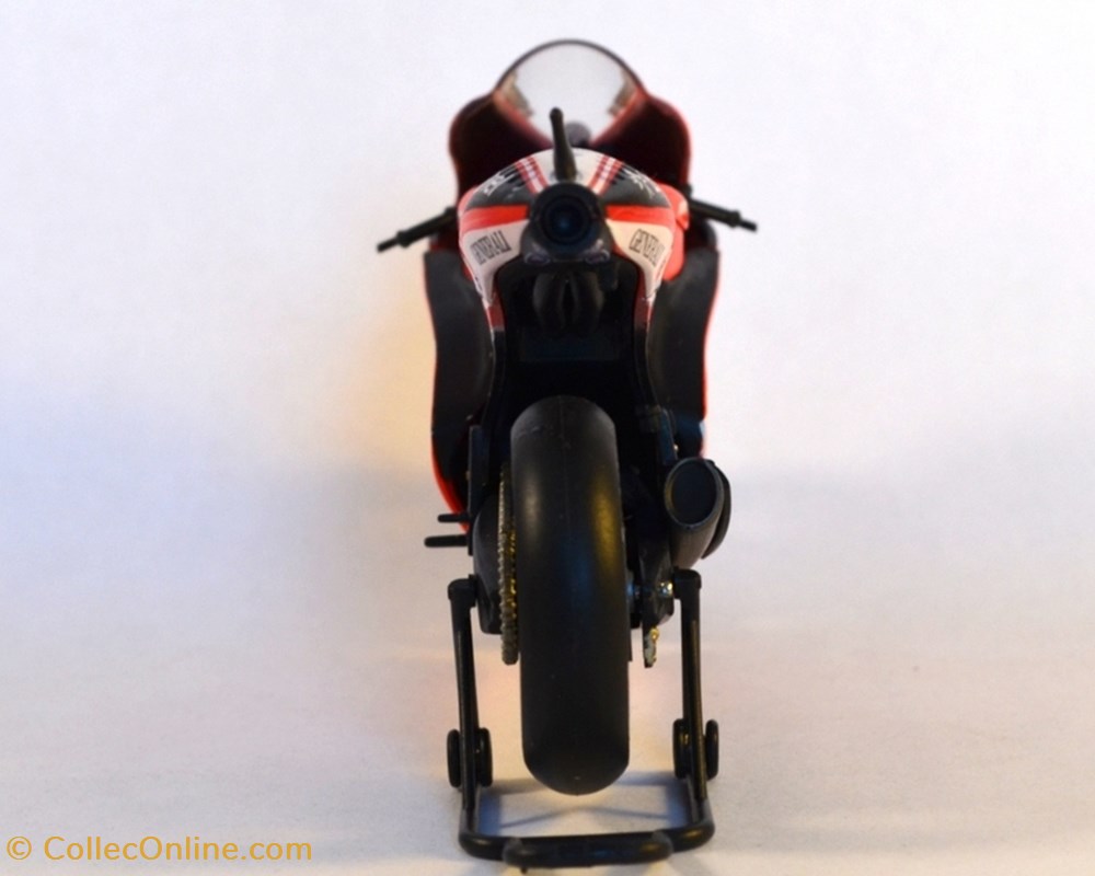 2011 - GP.11.1 - Valentino Rossi 4 modeles reduits motos ducati 2011 gp 11 1 valentino rossi