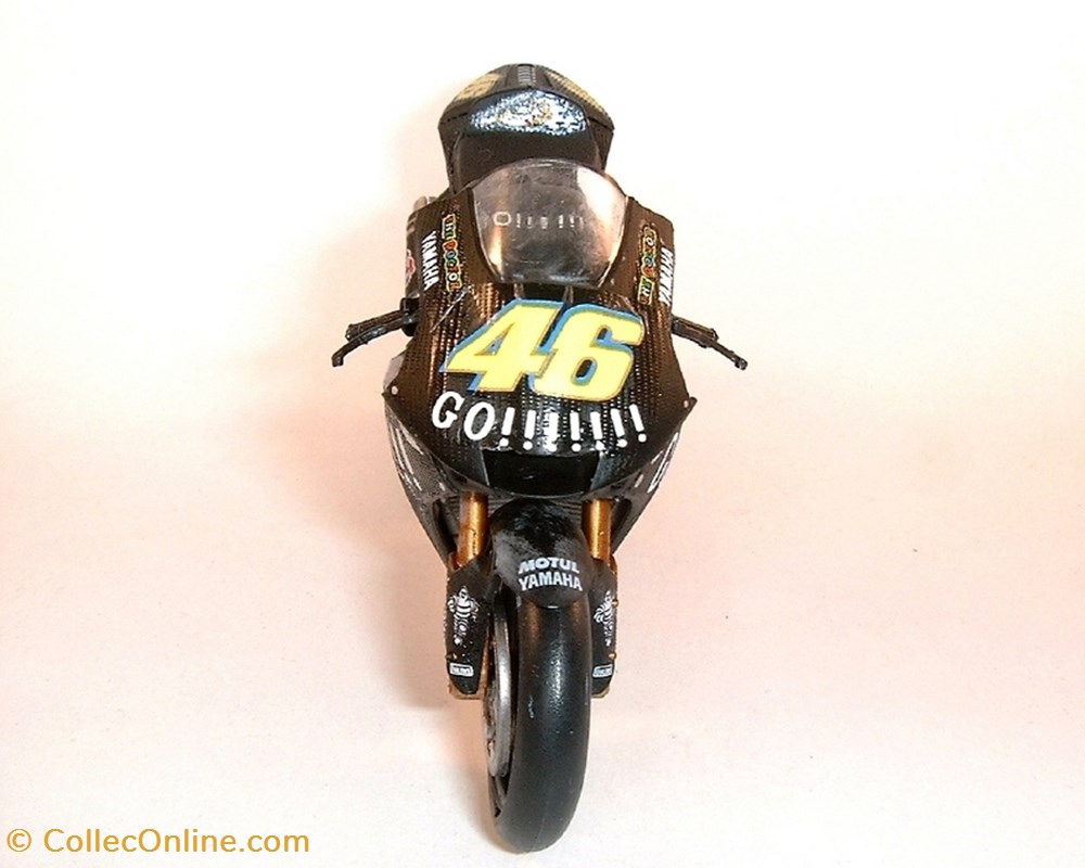 modeles reduits motos yamaha 2005 yzr m1 valentino rossi