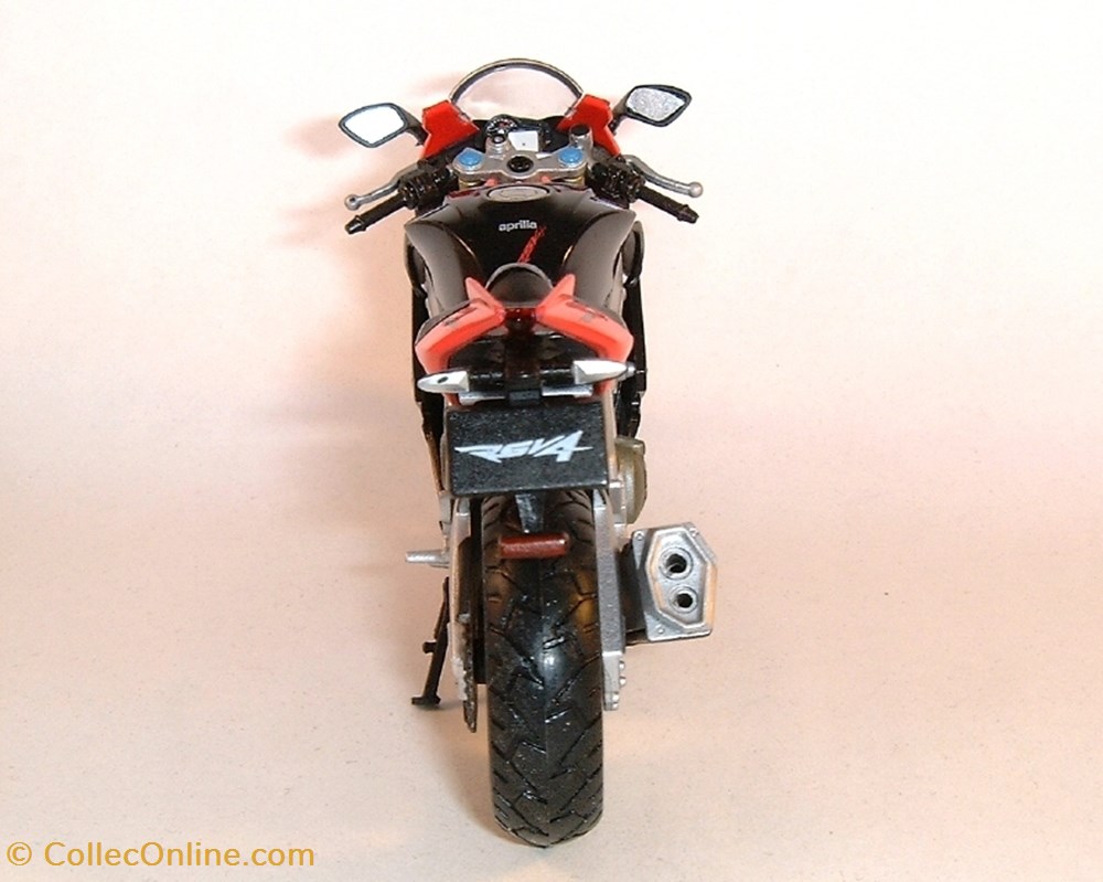 2013 - RSV4 1000 : Factory 4 modeles reduits motos aprilia 2013 rsv4 1000 factory