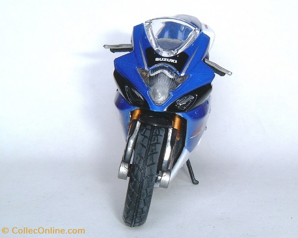2006 - GSX-R 1000 (K6) 3 modeles reduits motos suzuki 2006 gsx r 1000 k6