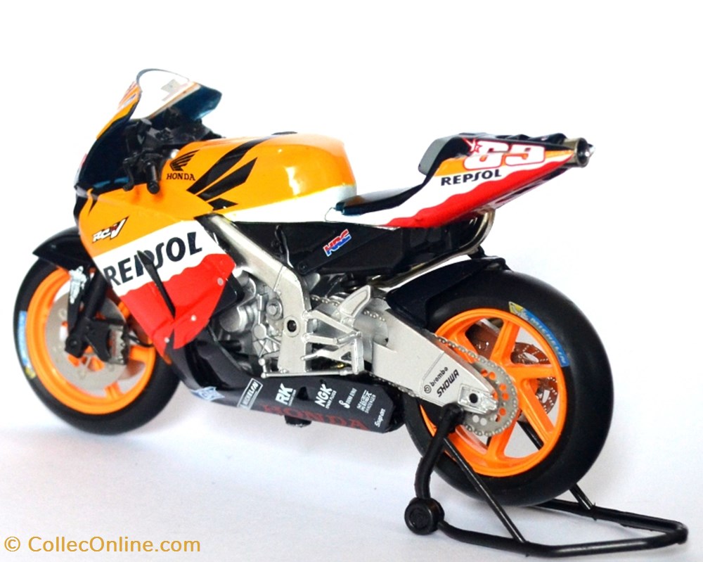 2006 - RC 211 V - Nicky Hayden 2 modeles reduits motos honda 2006 rc 211 v nicky hayden