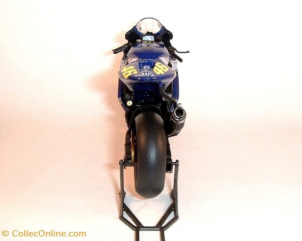modeles reduits motos yamaha 2005 yzr m1 valentino rossi