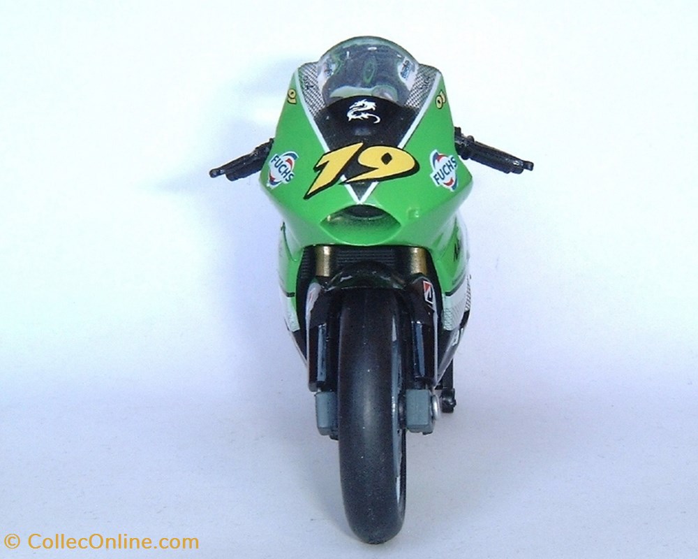 2005 - ZX-RR Ninja - Olivier Jacque 3 modeles reduits motos kawasaki 2005 zx rr ninja olivier jacque