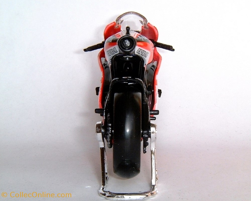 2011 - GP.11 - Nicky Hayden 4 modeles reduits motos ducati 2011 gp 11 nicky hayden