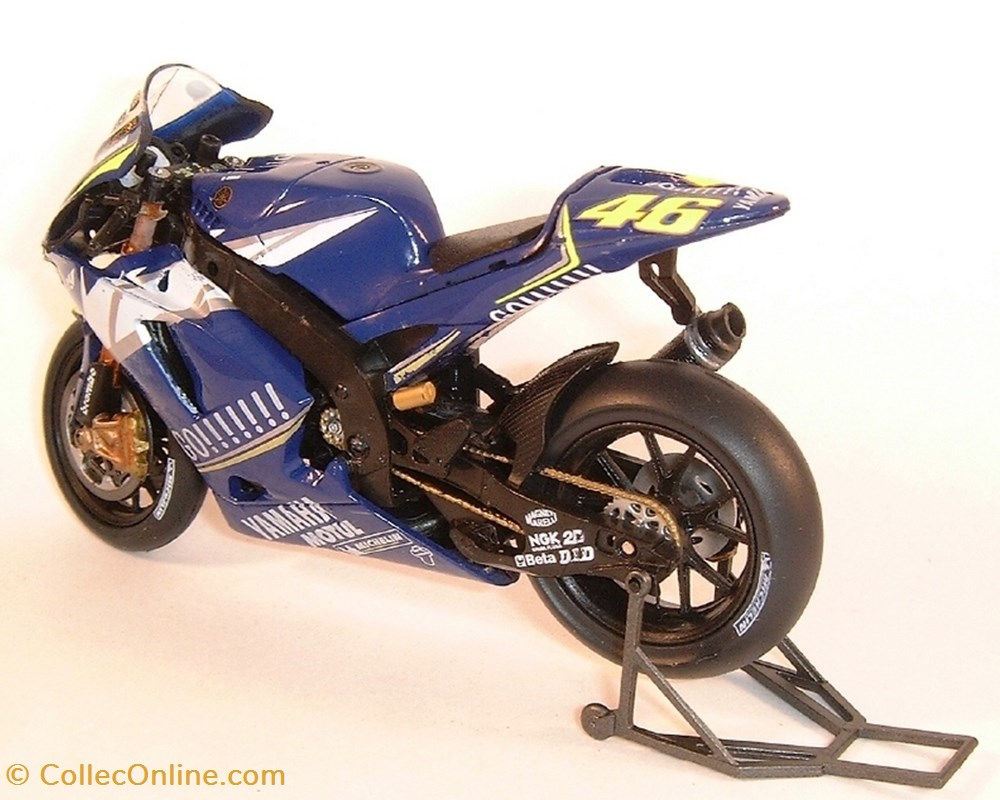 modeles reduits motos yamaha 2005 yzr m1 valentino rossi