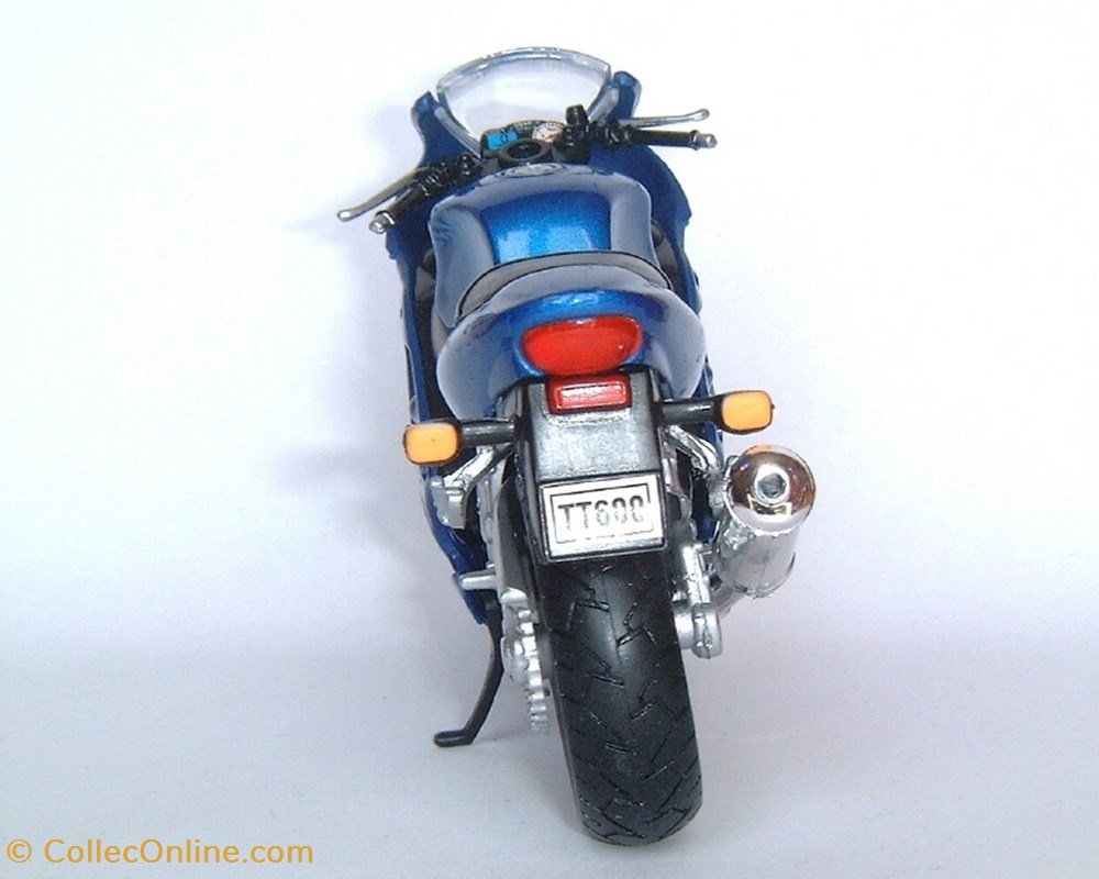 2002 - TT 600 4 modele reduit moto triumph 2002 tt 600