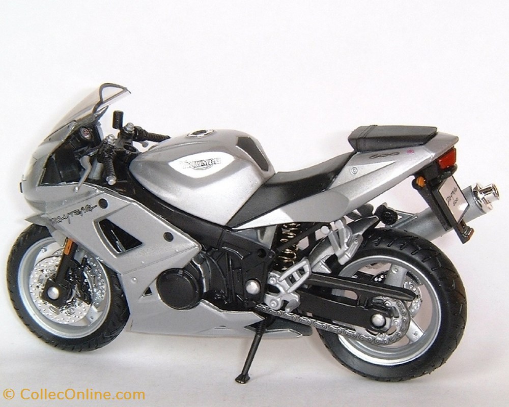 modele reduit moto triumph 2005 daytona 600