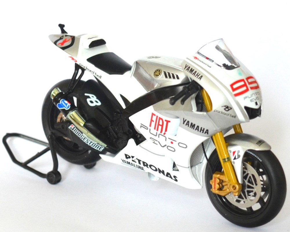 modeles reduits motos yamaha 2009 yzr m1 estoril jorge lorenzo