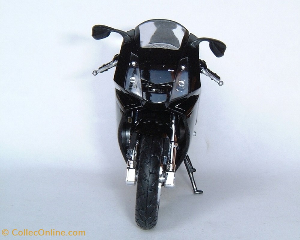 2005 - 1000 S 3 modele reduit moto 2005 1000 s