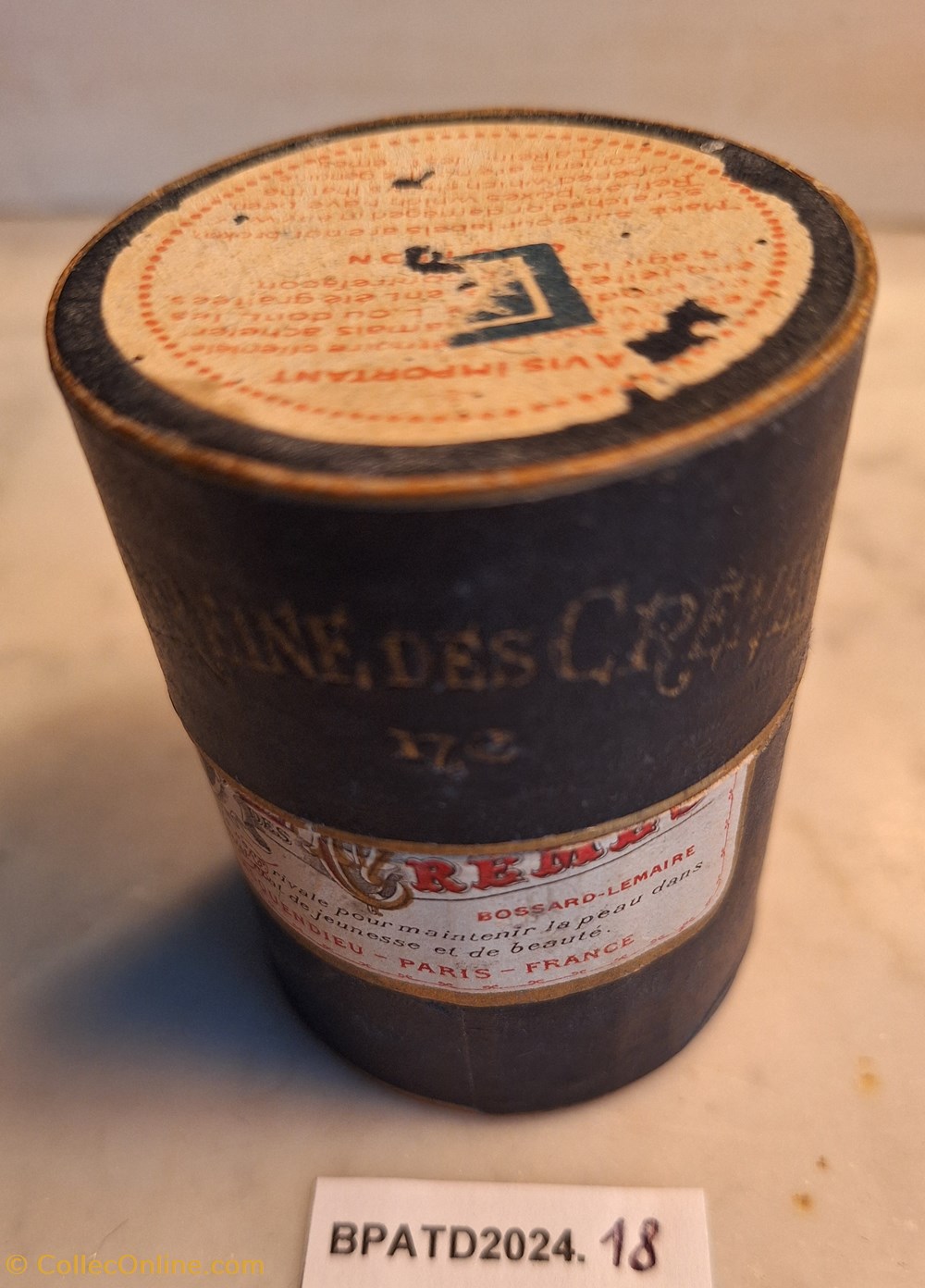 parfums beaute boites poudre bpatd2024 18 boite la reine des cremes j lesquendieu
