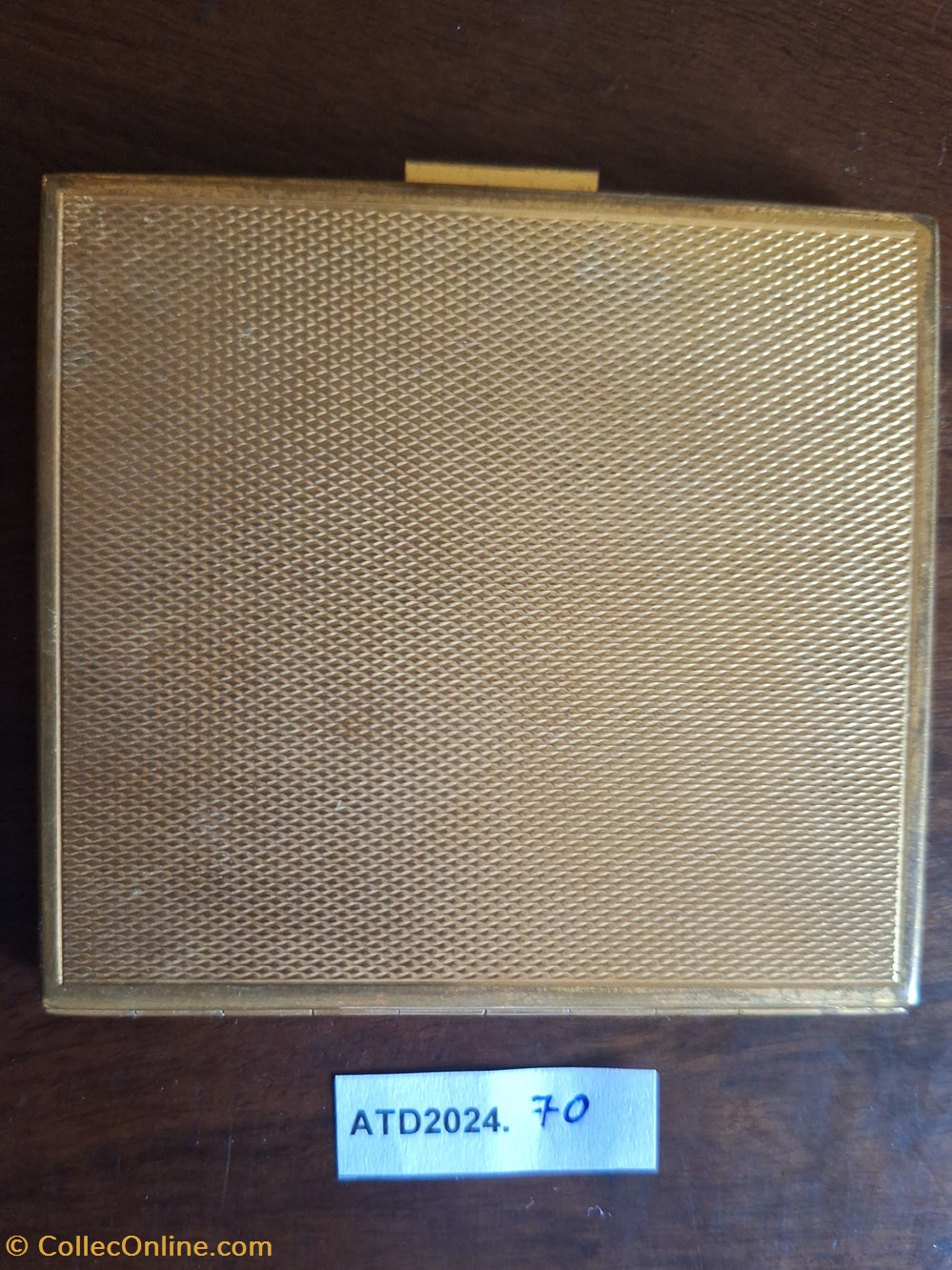 ATD2024.70 Poudrier Brelet Frères carré et doré avec cartouche 3 parfums beaute poudriers atd2024 70 poudrier brelet freres carre et dore avec cartouche