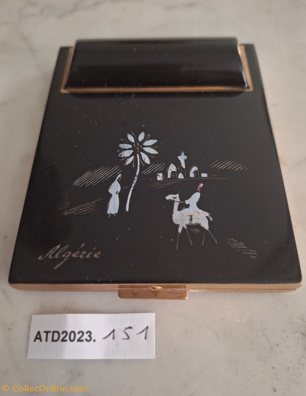 parfums beaute poudriers atd2023 151 poudrier duo souvenir d algerie