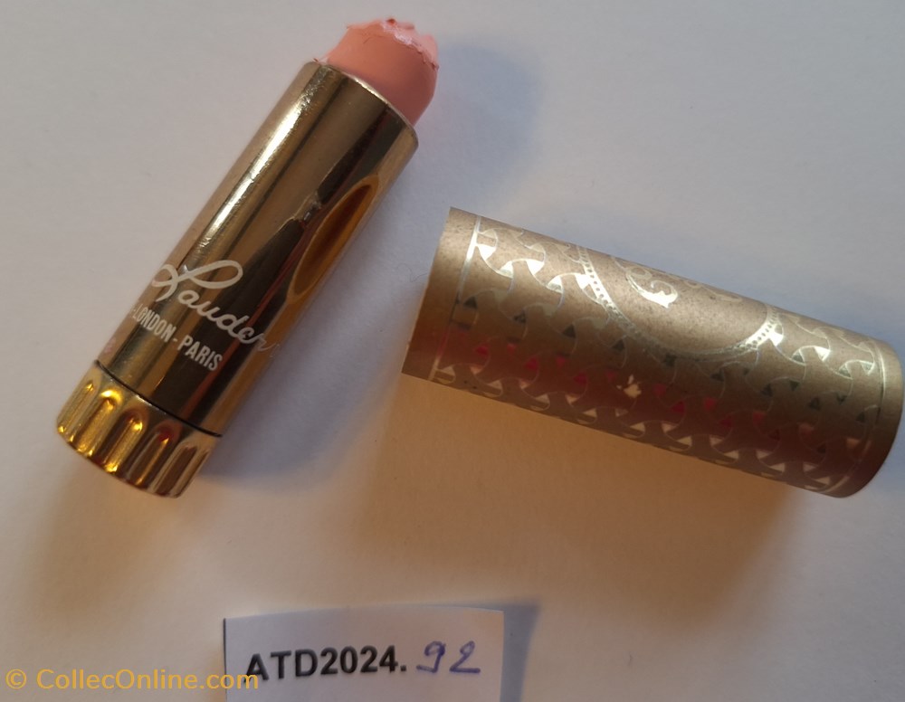 ATD2024.92 Rouge-à-lèvres Mayfair Estée Lauder parfums beaute poudriers atd2024 92 rouge a levres mayfair estee lauder