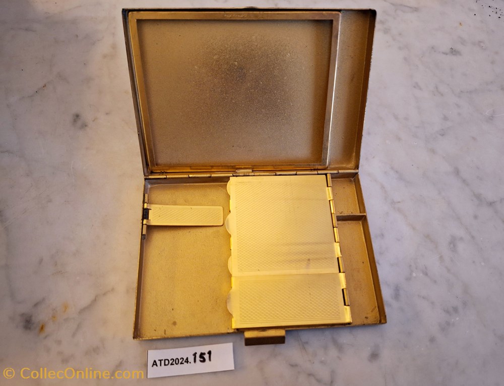 ATD2024.151 Minaudière rectangulaire dorée à la pagode chinoise et fleurs 2 parfums beaute poudriers atd2024 151 minaudiere rectangulaire doree a la pagode chinoise et fleurs