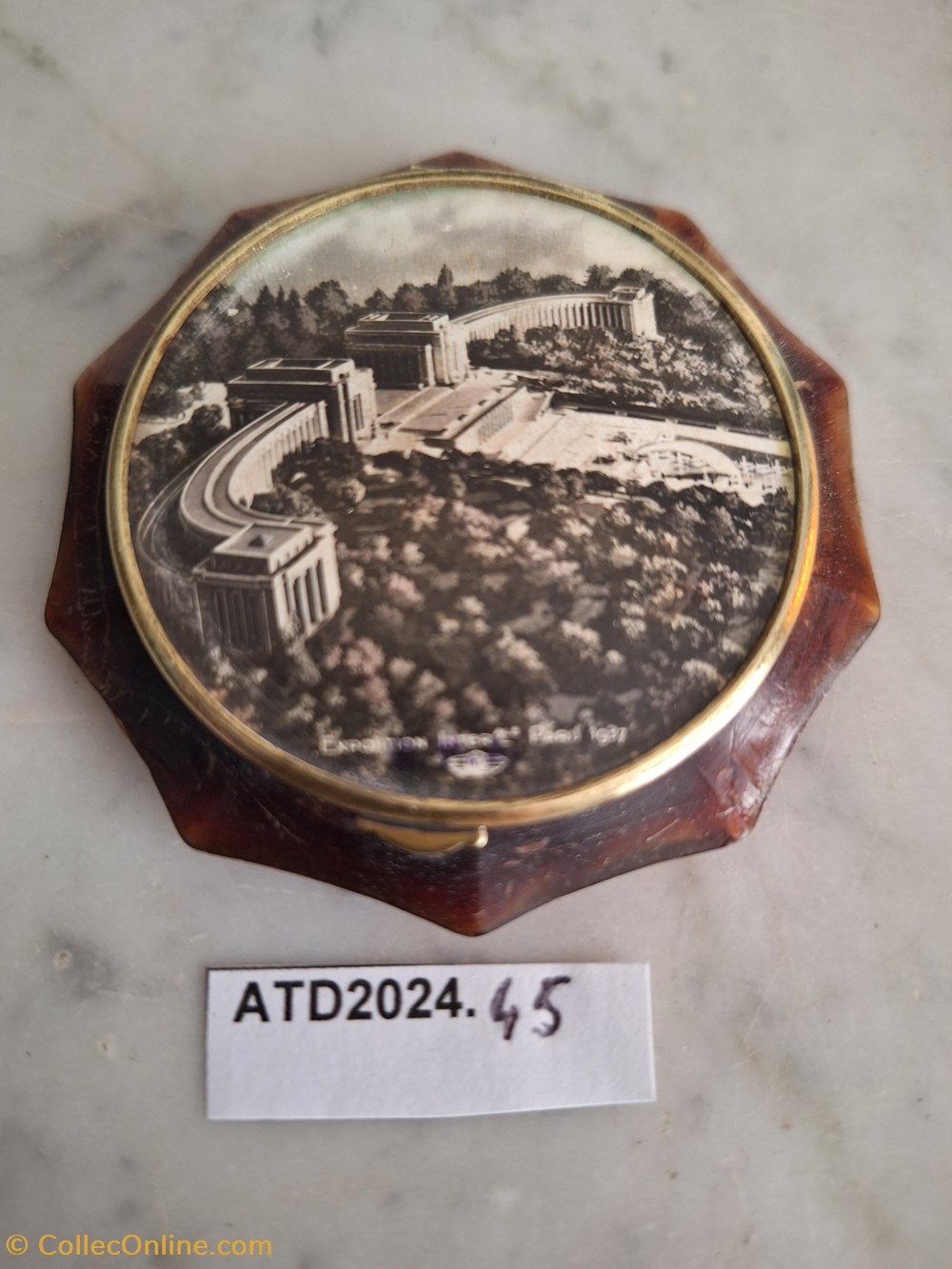 ATD2024.45 Poudrier Exposition Internationale Paris 1937 (aéroclub) parfums beaute poudriers atd2024 45 poudrier exposition internationale paris 1937 aeroclub