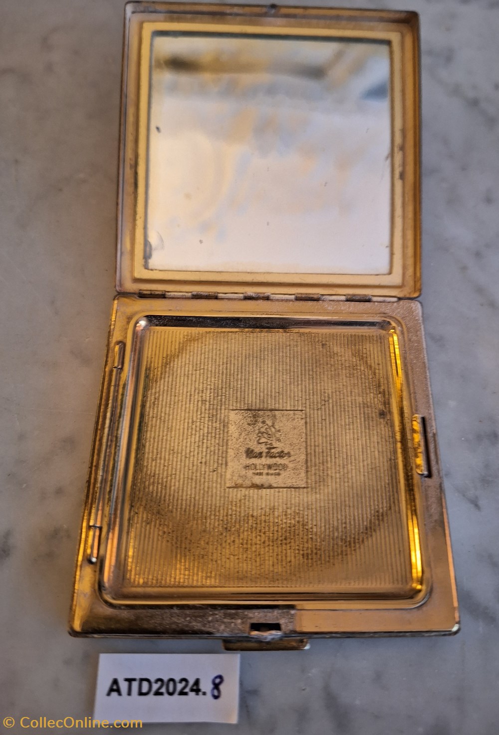 ATD2024.8 Poudrier carré doré Max Factor 2 parfums beaute poudriers atd2024 8 poudrier carre dore max factor