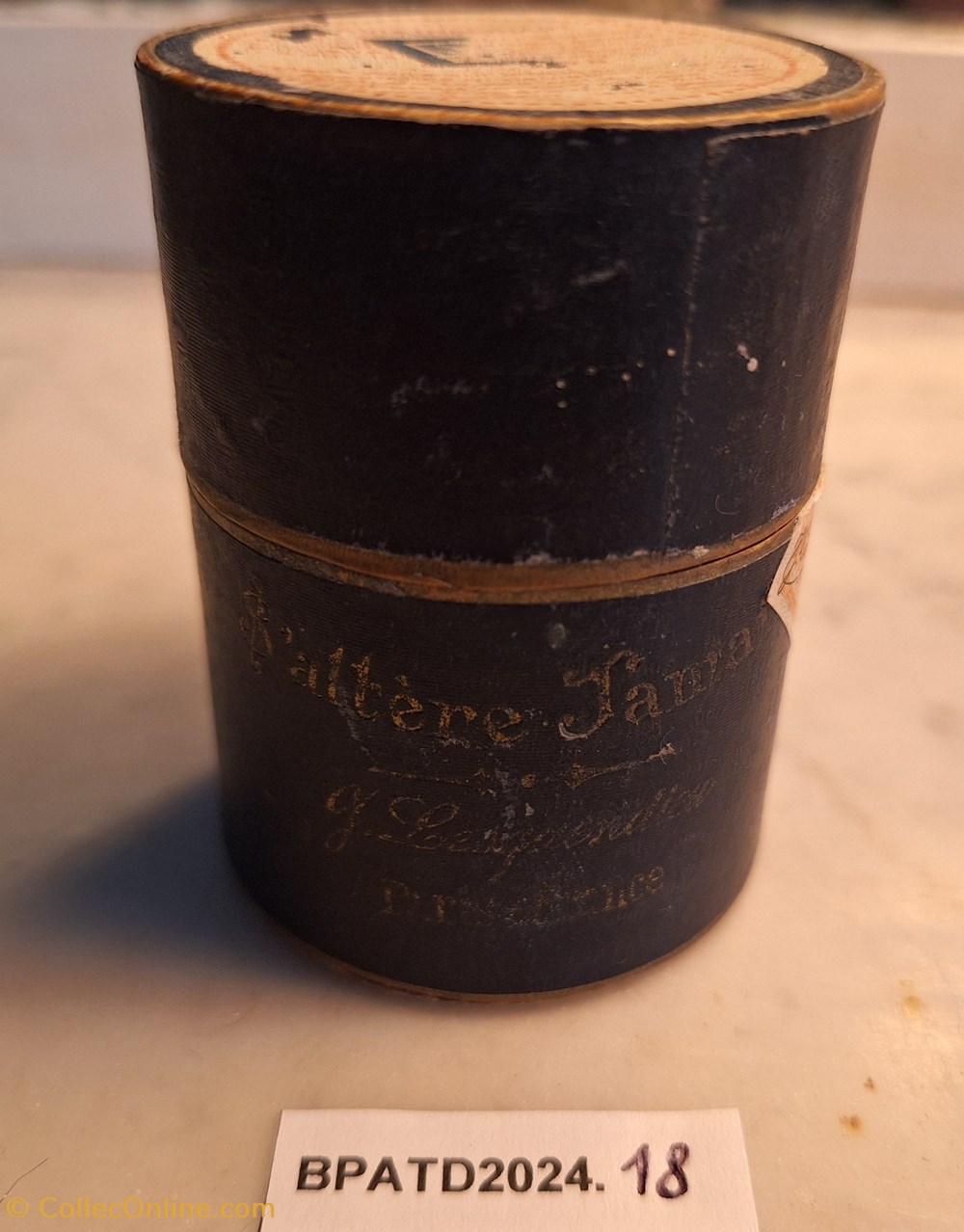parfums beaute boites poudre bpatd2024 18 boite la reine des cremes j lesquendieu
