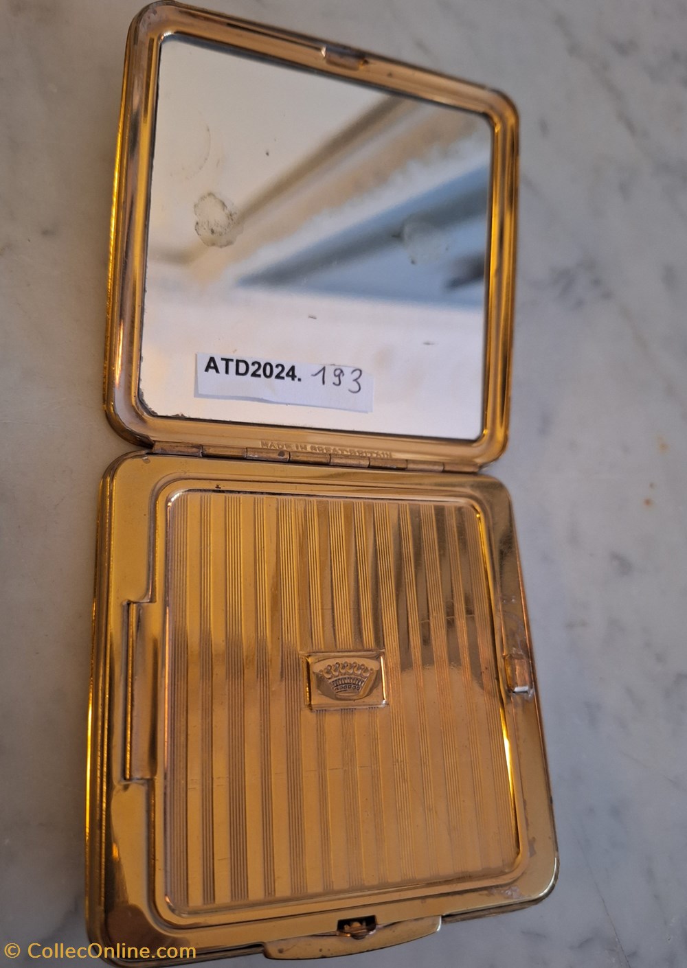 ATD2024.193 Poudrier carré avec étiquettes de voyage 2 parfums beaute poudriers atd2024 193 poudrier carre avec etiquettes de voyage