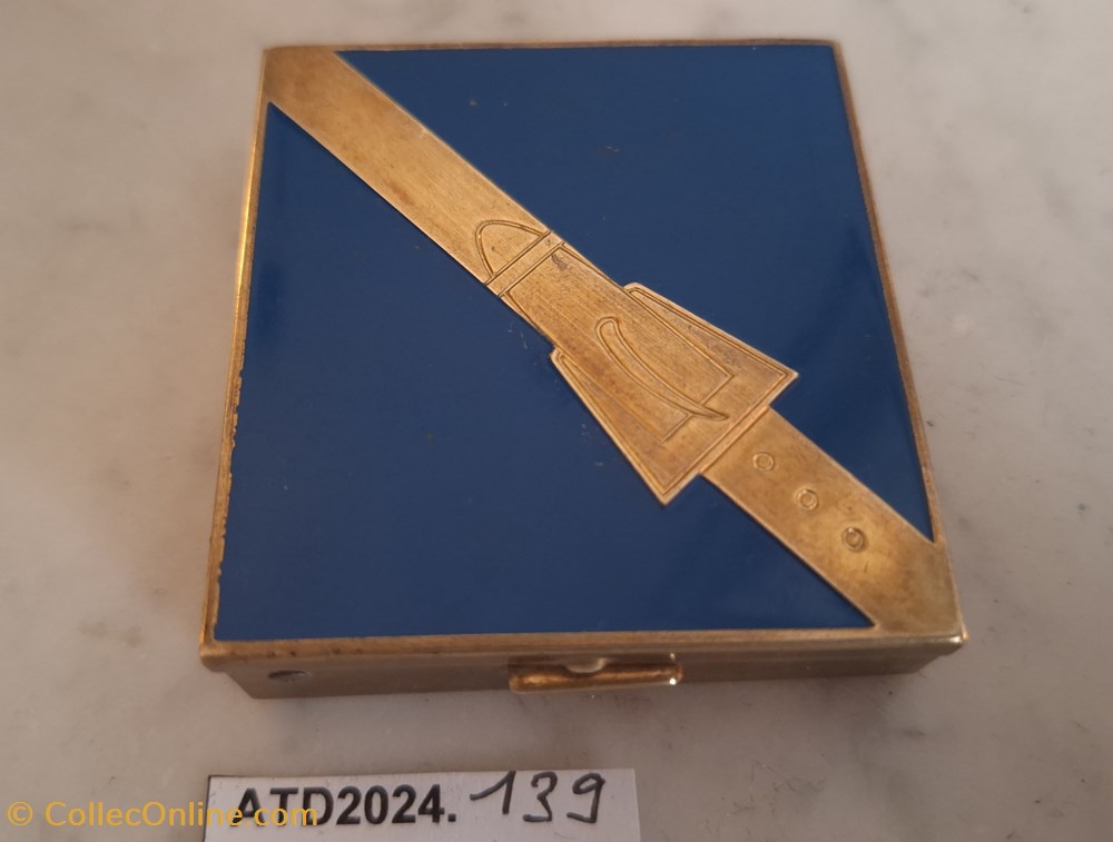 parfums beaute poudriers atd2024 139 poudrier bleu et or majestic